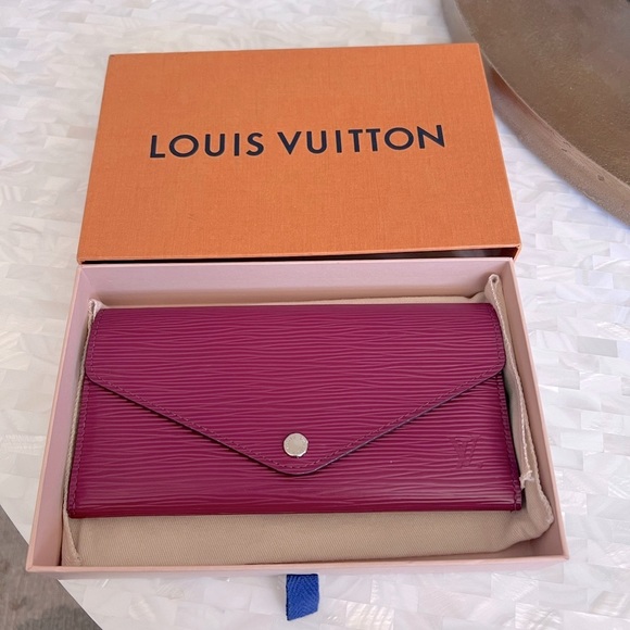Louis Vuitton Wallet - Picture 6 of 10